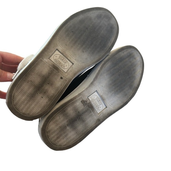 Steve Madden Turner Studded Sneaker 7 🖤 - Picture 4 of 5